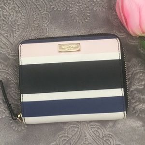 ♠️ Kate spade Med sized zip around wallet